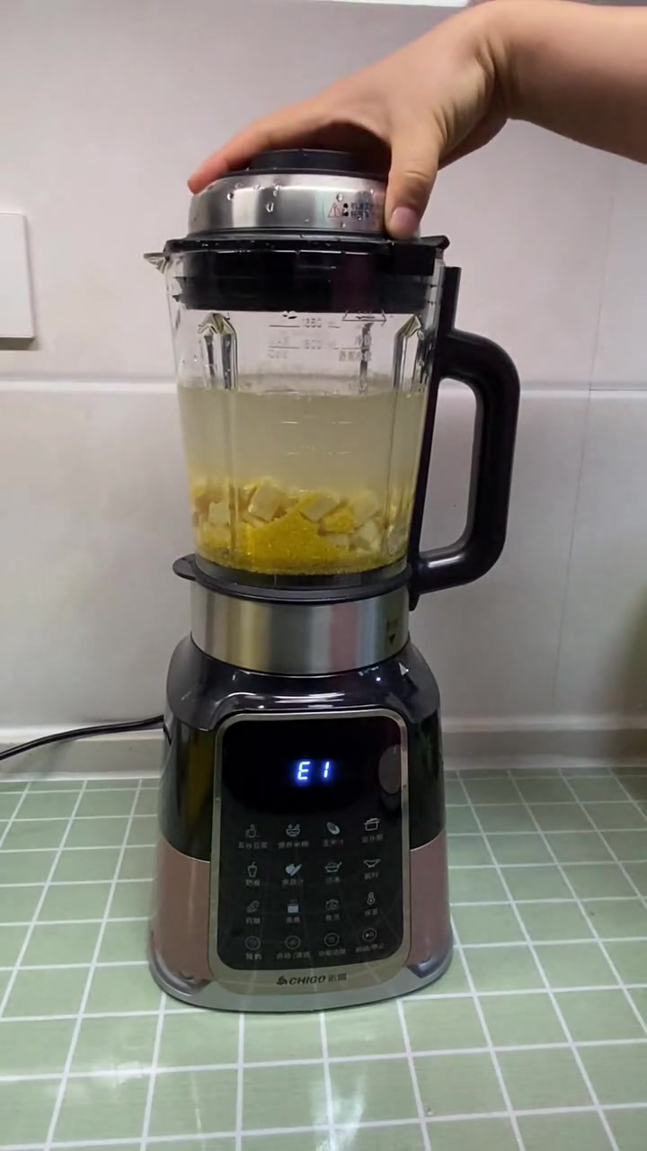 破壁机做好喝暖胃的红薯南瓜粥
