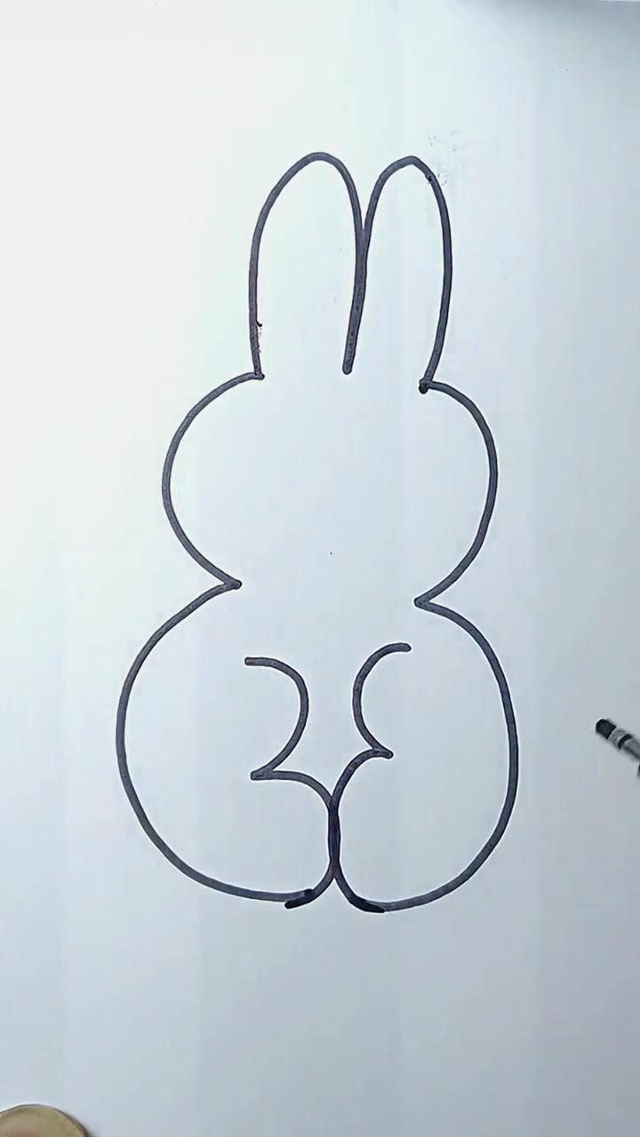 小白兔吃萝卜简笔画