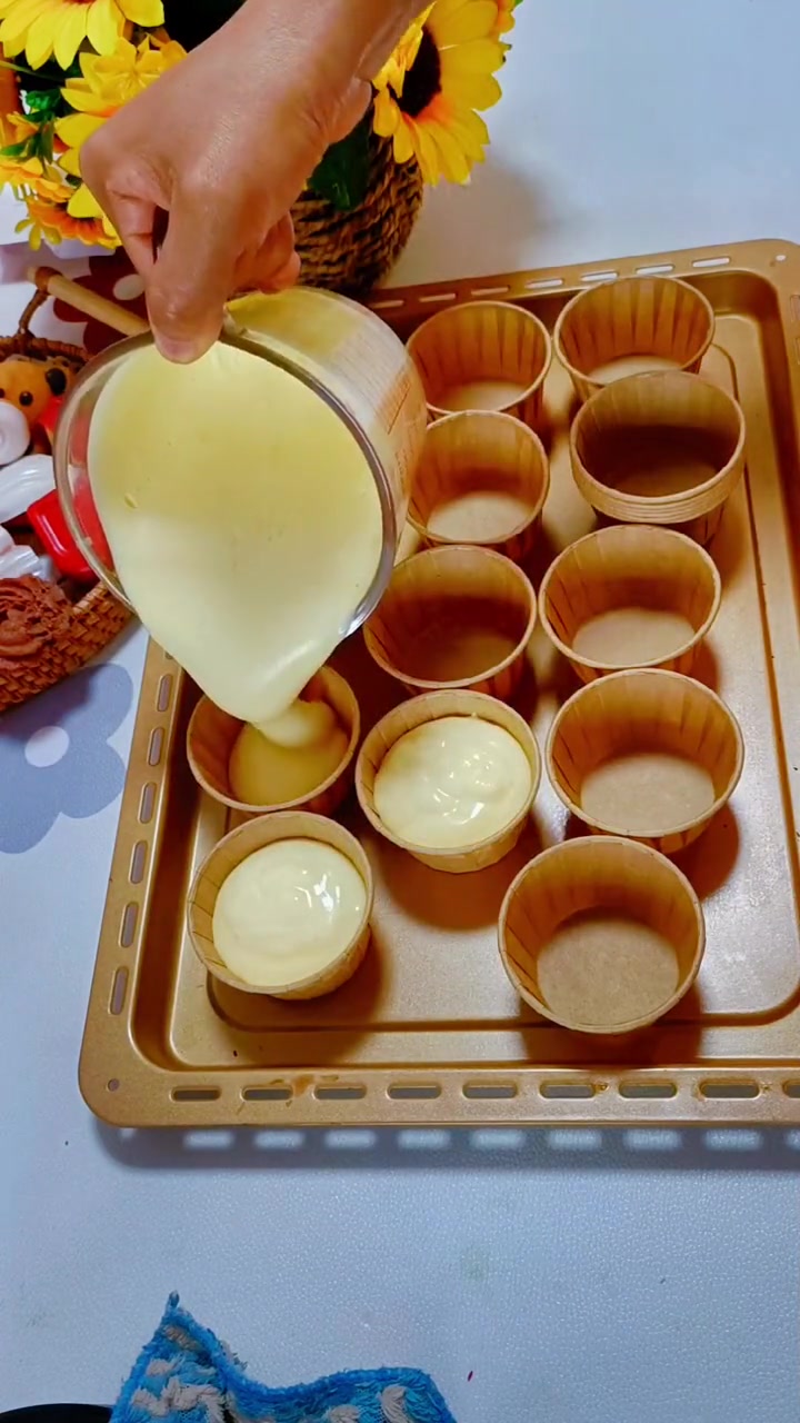 纸杯蛋糕 想要水光肌,又想要不塌腰不回缩的纸杯蛋糕,5个鸡蛋搞定,锁定视频配方 蛋糕 制作