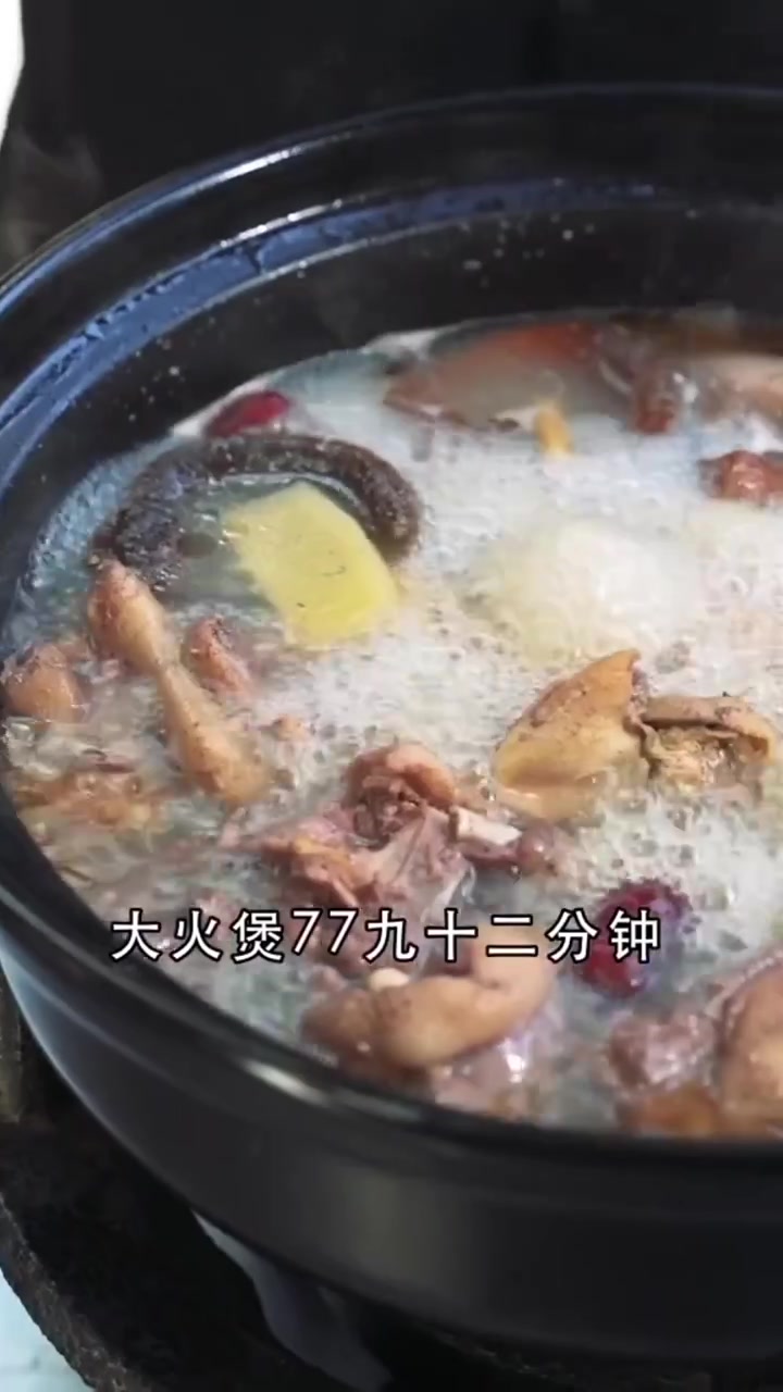 师奶永远的烦恼:最怕日日要煲靓汤～不妨试「眉豆河蚌煲水鸭」