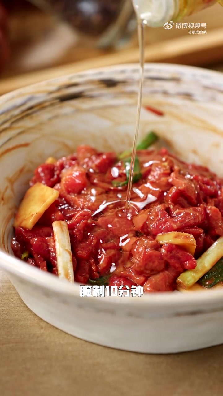 舌尖上的武汉「洋葱孜然羊肉」新手友好!一锅搞定精致简单家常菜洋葱牛肉(蔡成的菜)