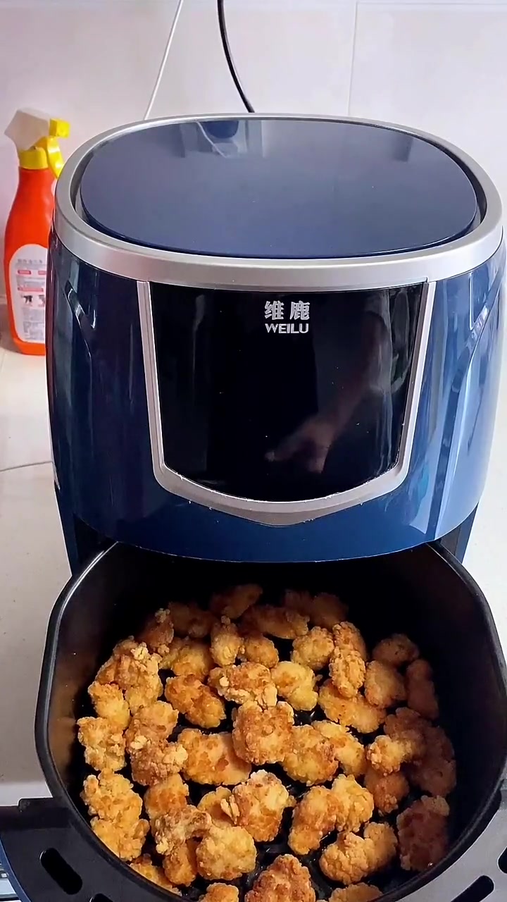 空气炸锅炸鸡米花 不但不放油。还会榨出来一些油脂。轻轻松松做健康美食