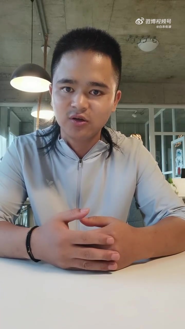 今天,我们来聊聊“重庆老奶奶偷菜”事件。6月2日,重庆三位年轻人返乡创业种菜,可村里老人却