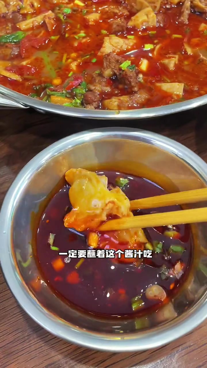 这家乐山钵钵鸡一顶一的正宗!排队那种哦!他家蹄花汤 凉拌鲫鱼 脆笋炒牛肉 各个招牌!108