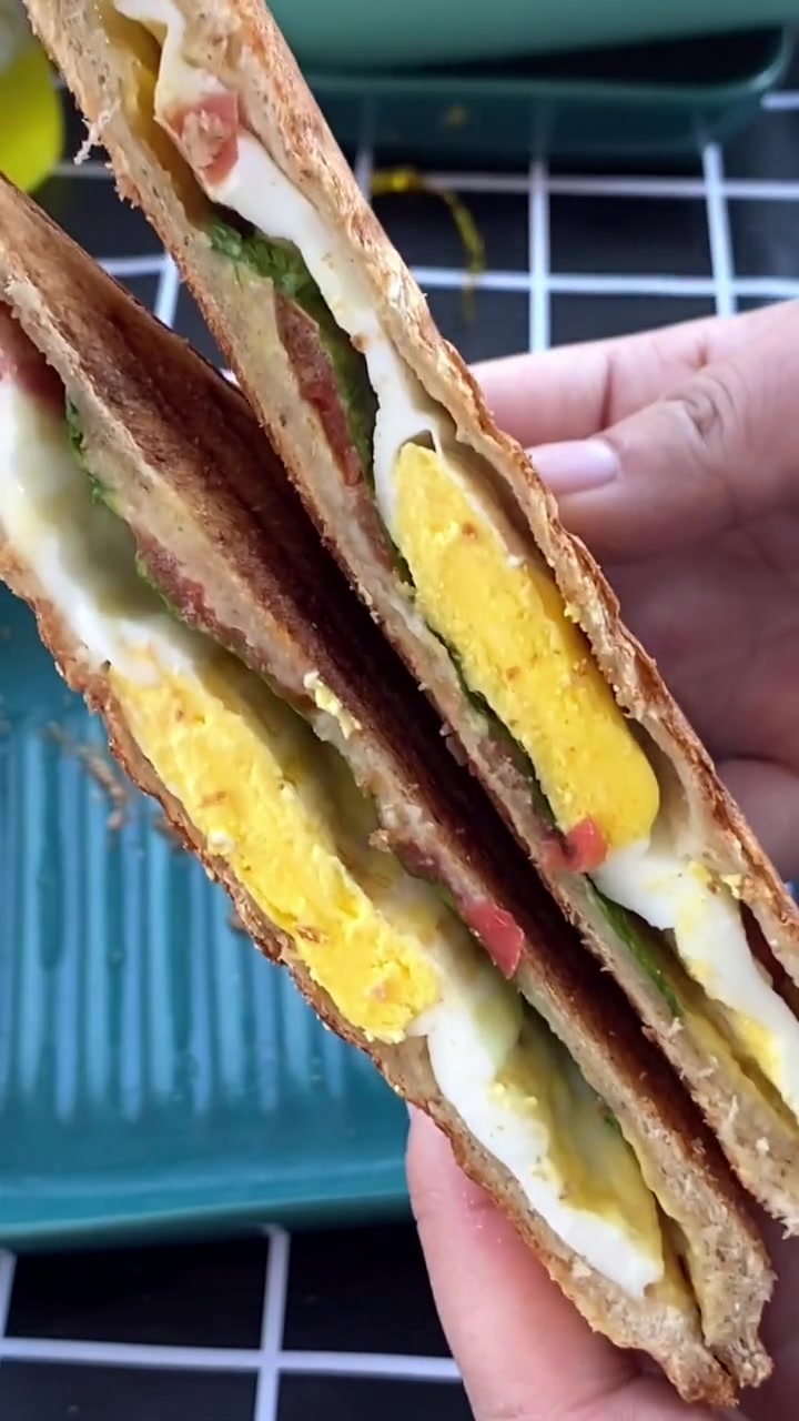 自制三明治,你们都喜欢里面什么配菜的