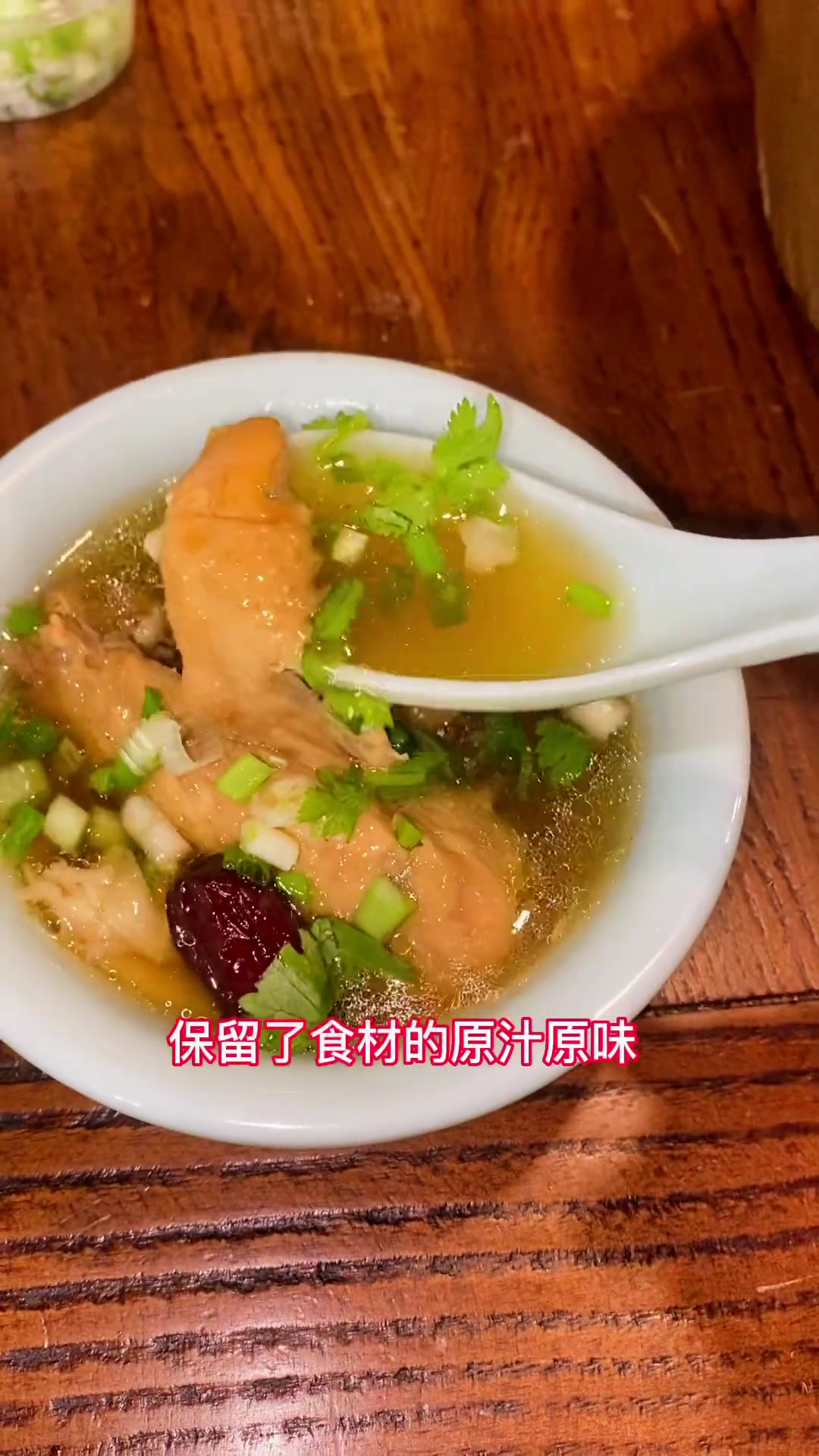 用石子儿煨制8个小时香喷喷的瓦罐鸡汤,在盂县也能吃到啦。瓦罐汤 美食 天儿冷吃点啥 真材实