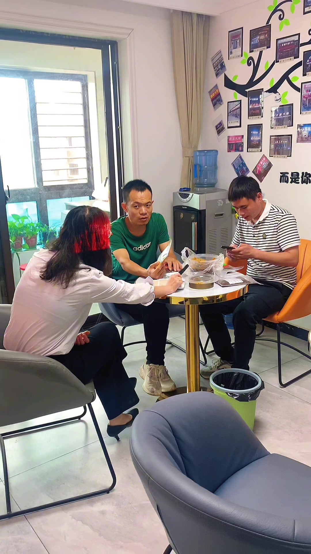 自从玩了短视频,我们每天都在研究写什么文案