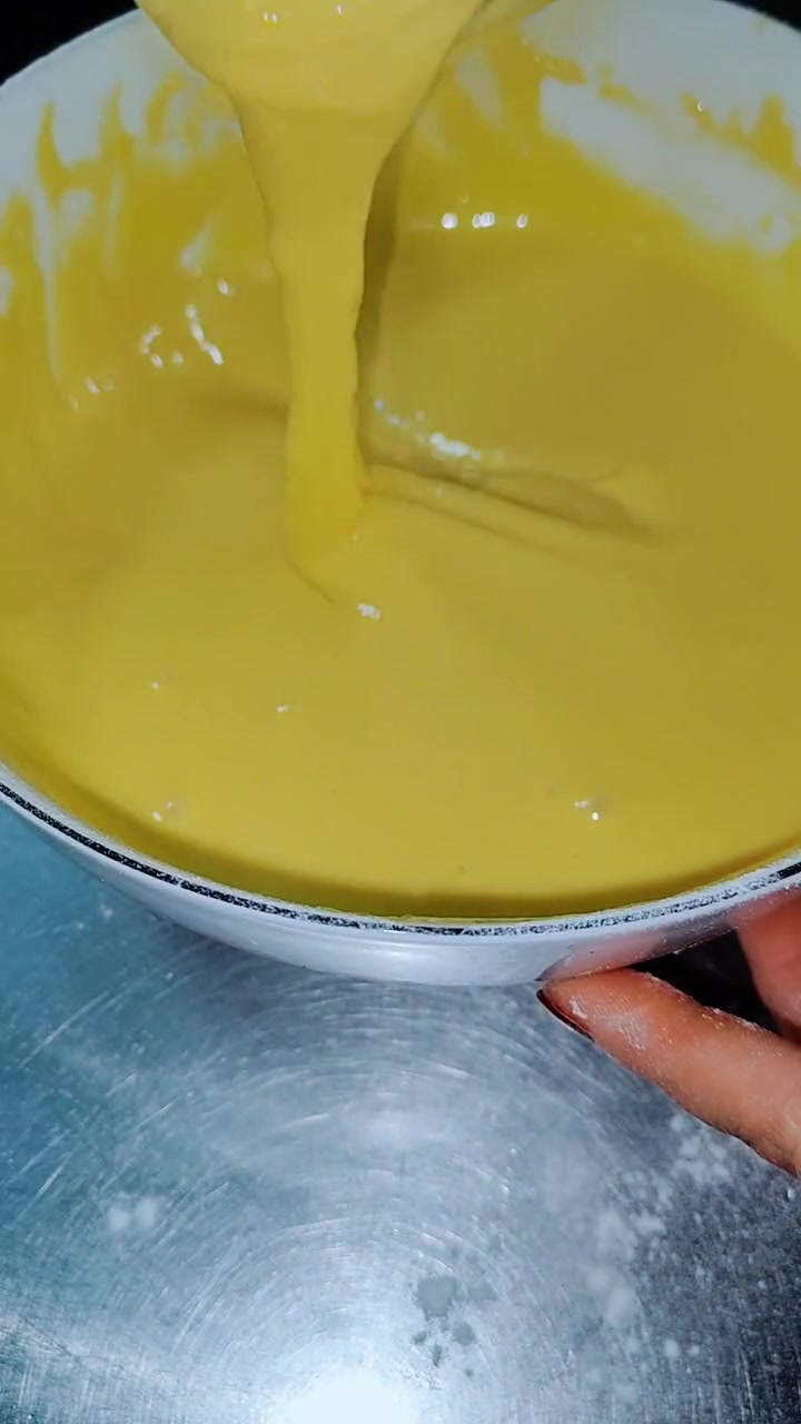有姐妹问没有牛奶怎么做蛋糕,可以用水做,也可以用橙汁汽水做!我这个就是用水做的,非常完美!