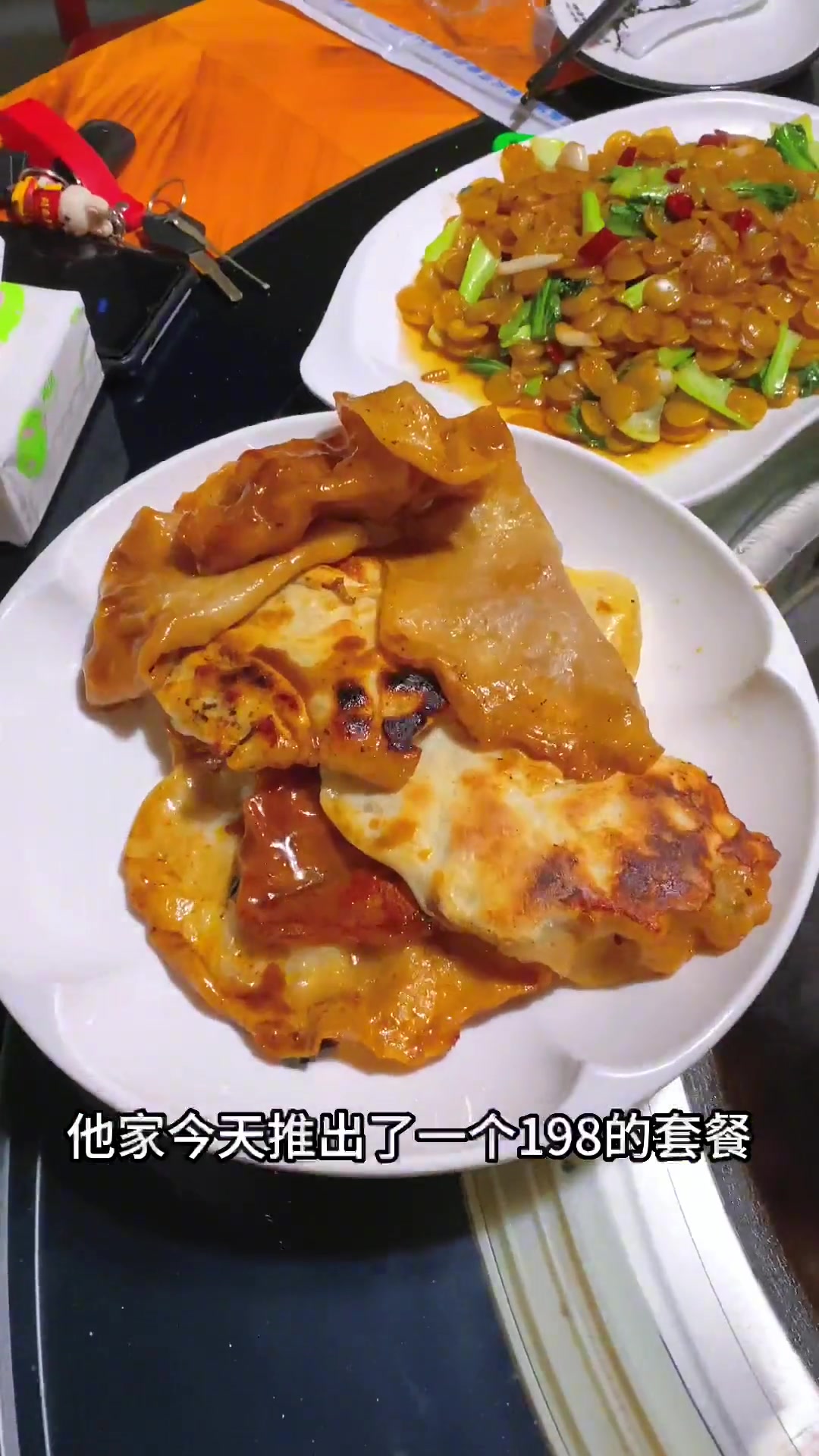 今天又发现一家宝藏小店,相约三和地锅鸡,就在三和绿谷广场北边100米。如果你不知道那家地锅