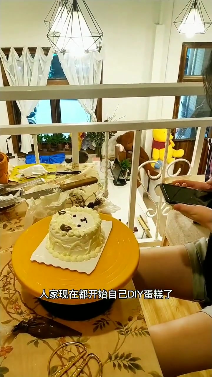 淮南的宝子们注意了,在淮南商贸龙湖中心,有一个能自己diy蛋糕的蛋糕店你见过吗?就藏在龙湖