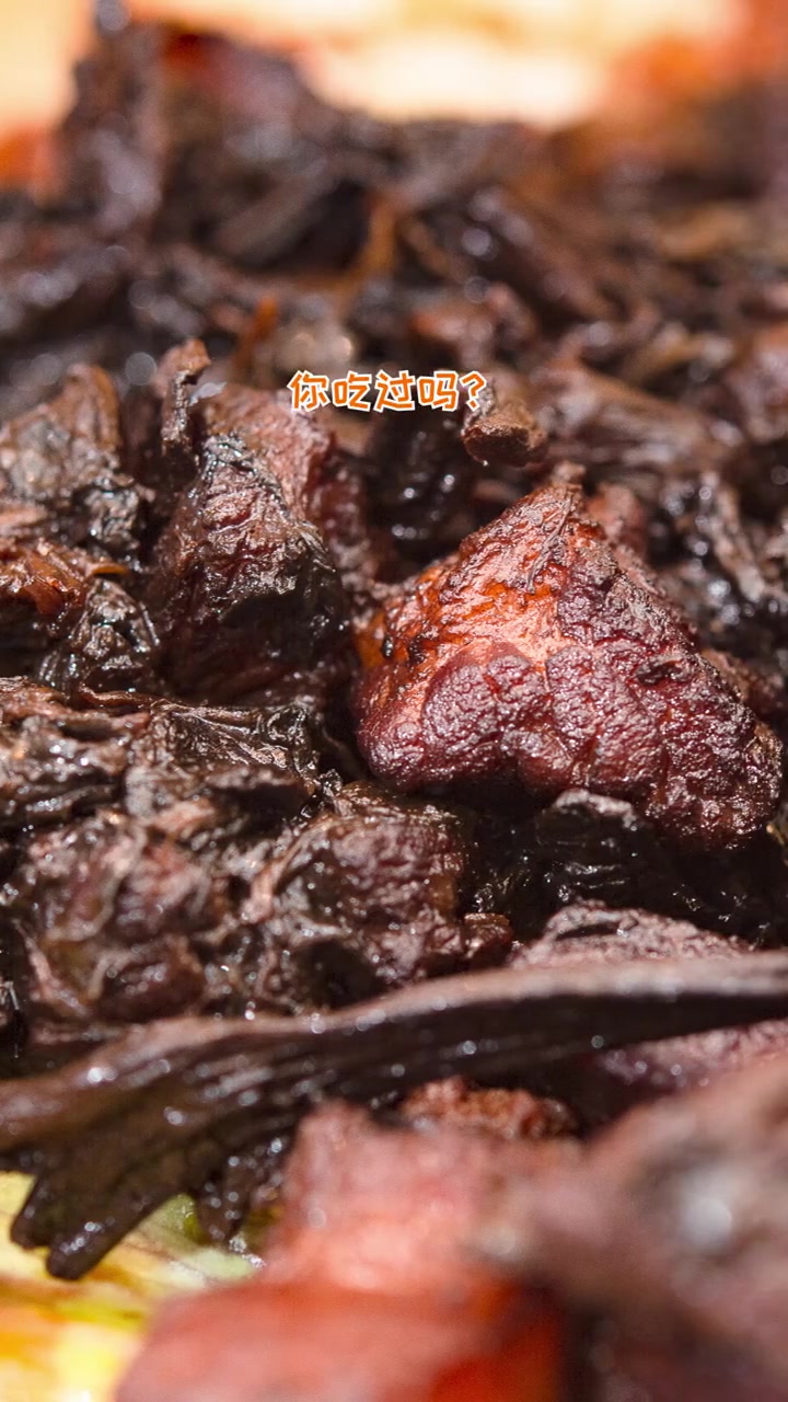 南昌也有中国式汉堡了!梅菜扣肉、北京烤鸭太会玩!