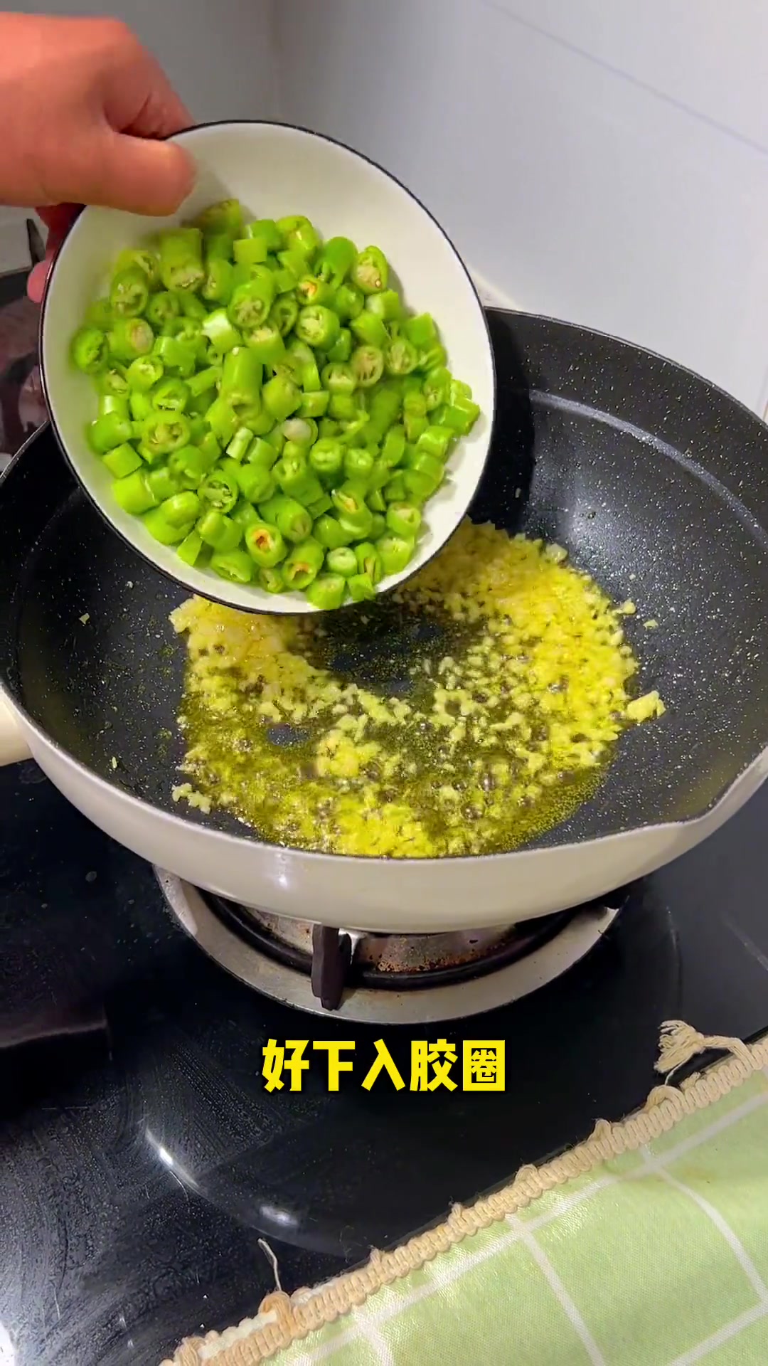 夏天就适合吃一碗凉快的打卤面!真的太赞了!面条的n种吃法 总有碗面是做给你的 这一碗好过瘾
