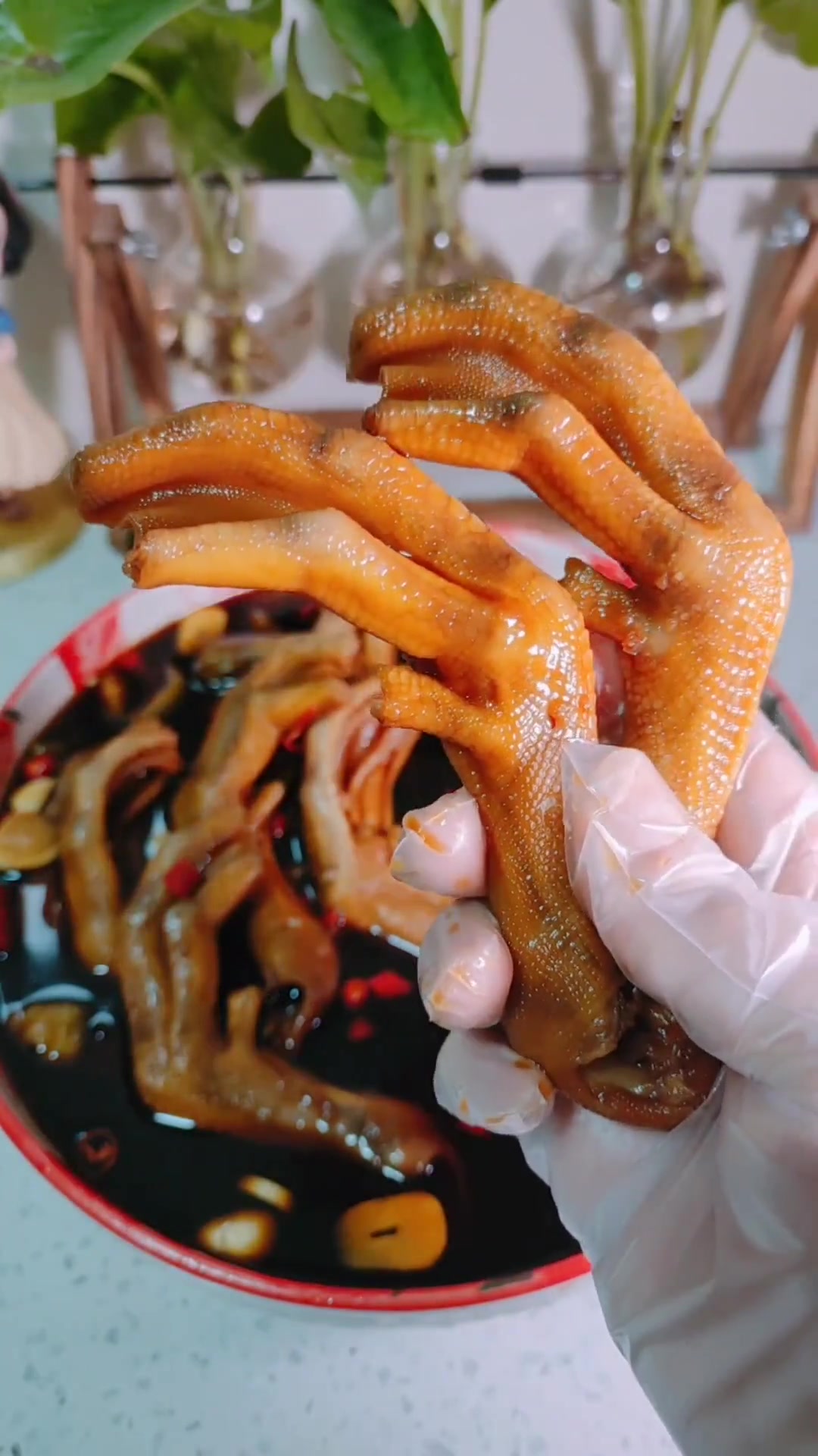 馋了好久的酸辣泡椒鸭爪,还是忍不住下手了,我和女儿都爱吃 酸辣柠檬鸡爪 我的厨房日记 泡椒