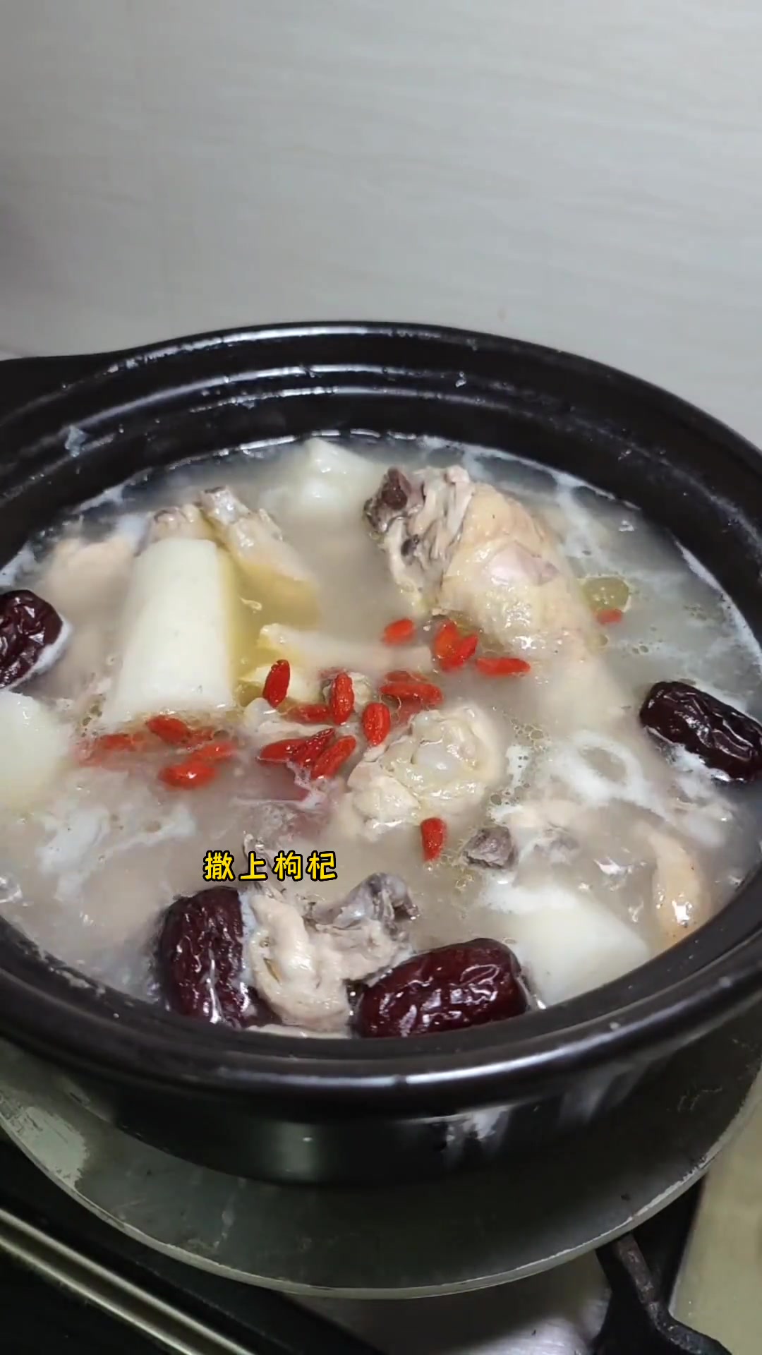 山药百合莲子鸡汤,滋阴降燥,养心安神,健脾胃,对身体有很好滋补作用 鸡汤 被这碗热气腾腾的