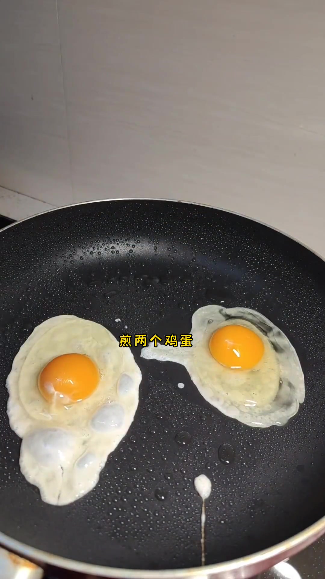 之前有好几个粉丝留言让我用绞肉机做下肉丸,今天出了视频,方法很简单 健康美食自己做 记录真