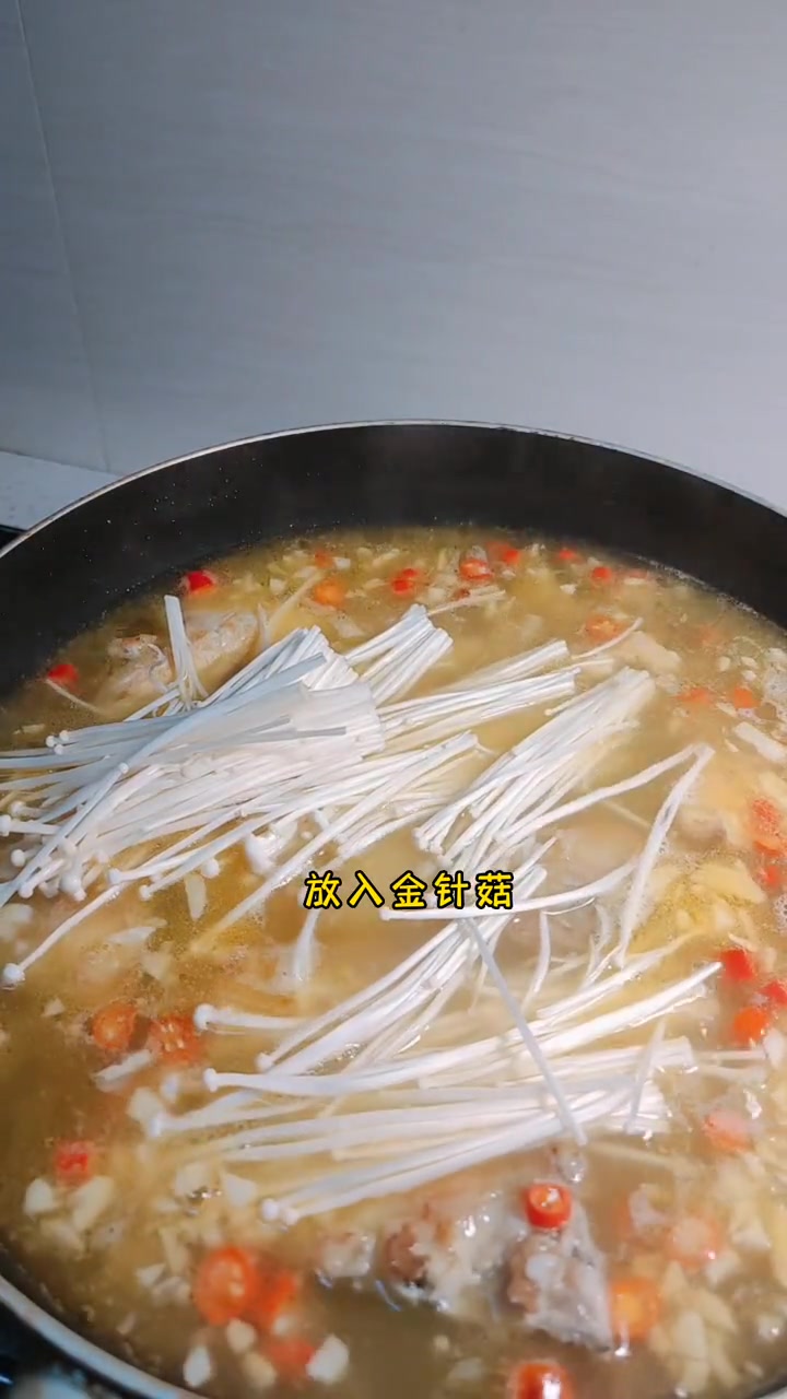 万般皆苦,唯有美食可以抚慰人心,今天用鲈鱼做了好吃的酸汤鱼片 记录美食日常 记录真实生活 