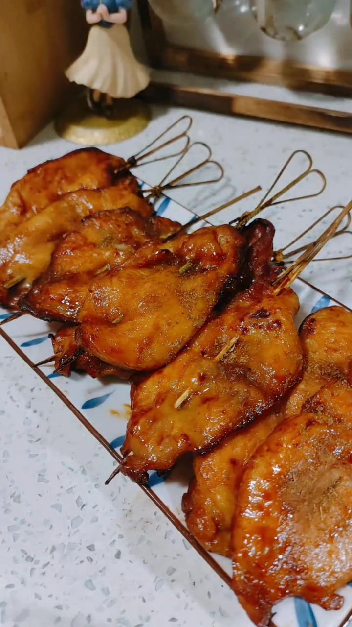 解锁路边摊好吃到爆的里脊肉串,做法很简单 好吃到停不下来 色香味俱全 空气炸锅美食 大人小