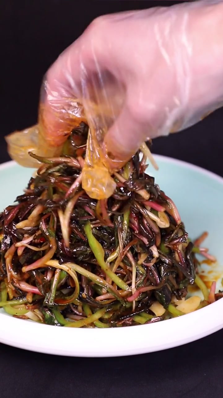 养生的山野菜吃法来了,你吃过凉拌起末菜么?