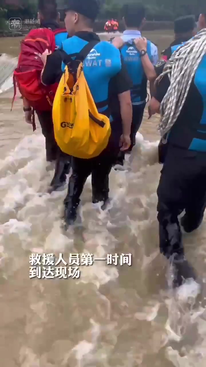 40多位游客遭洪水围困 新昌公安联动多部门成功营救