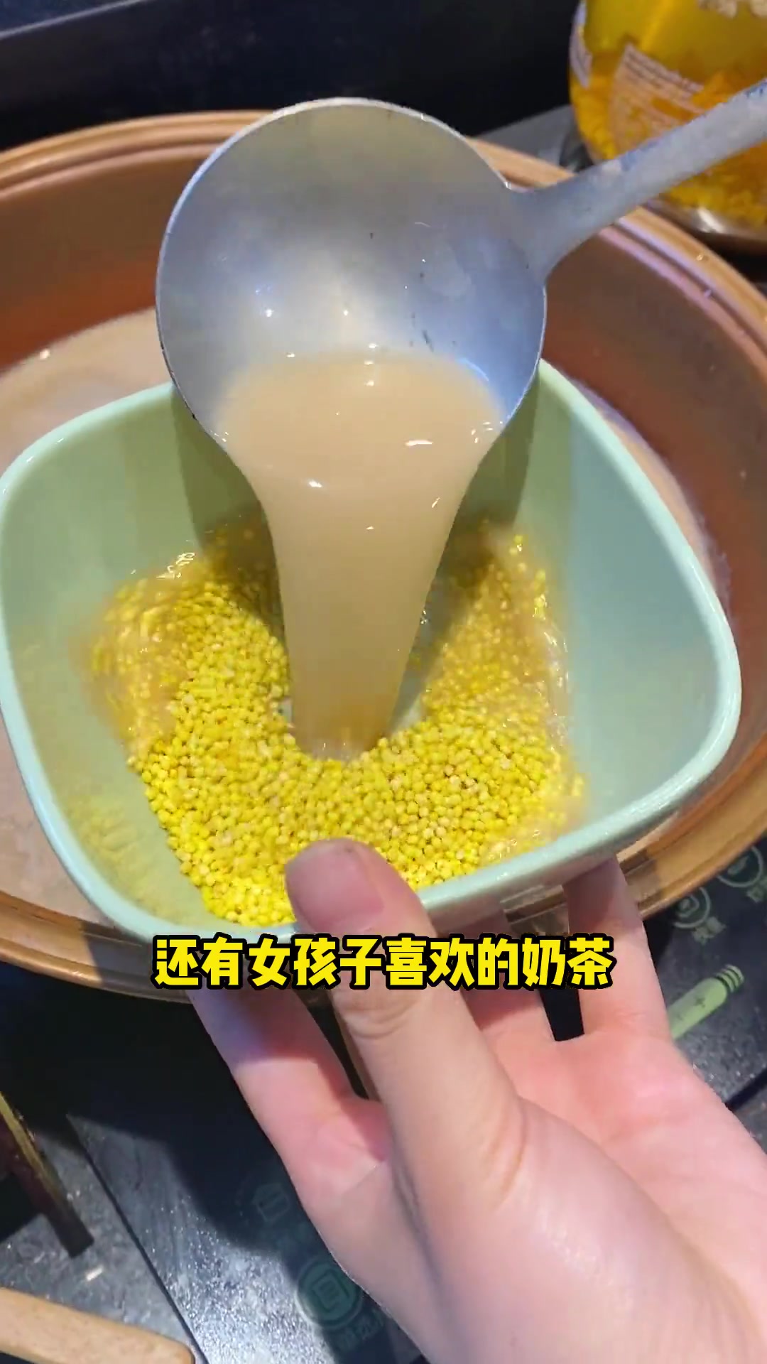 餐品种类丰富,小吃水果烤肉饮品全都齐全 味道也很不错,79.9和朋友来这吃绝对满足!好吃不