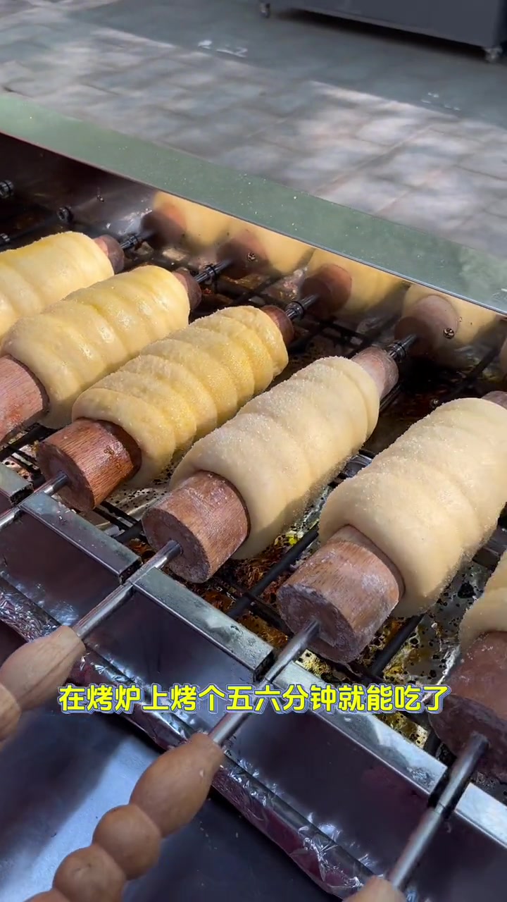 网红烟囱面包天津也能吃到啦 烟囱面包 街边小吃 冰淇淋