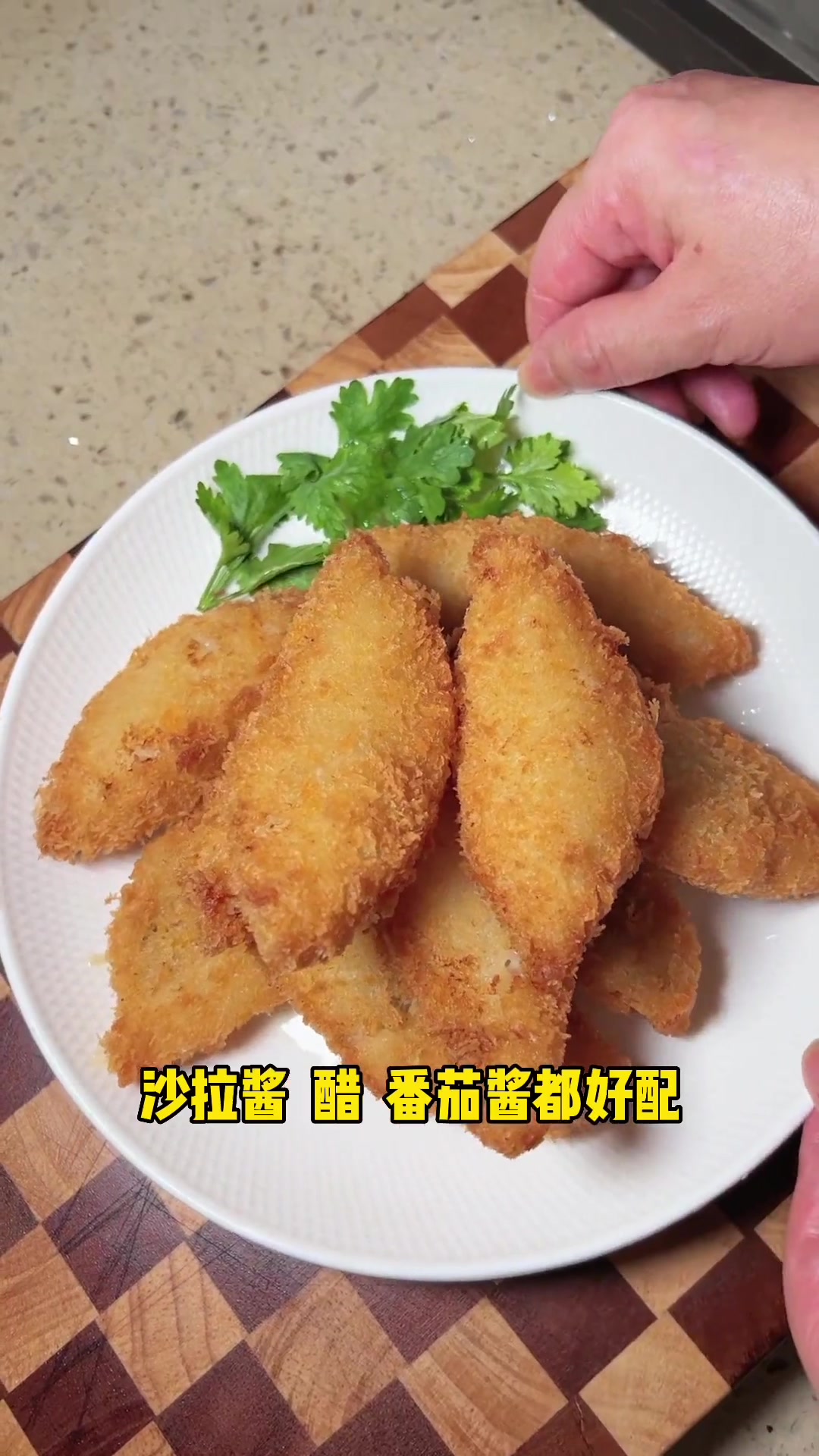 深海鳕鱼排,外面是喷香酥脆,里面鳕鱼肉细腻鲜嫩 太好吃了 鳕鱼排