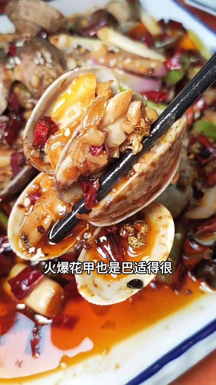 这家店的泡椒鱼蛋是真的安逸,现在又有小龙虾,简直太过瘾儿啦!小龙虾小龙虾吃起来 泡椒鱼蛋 