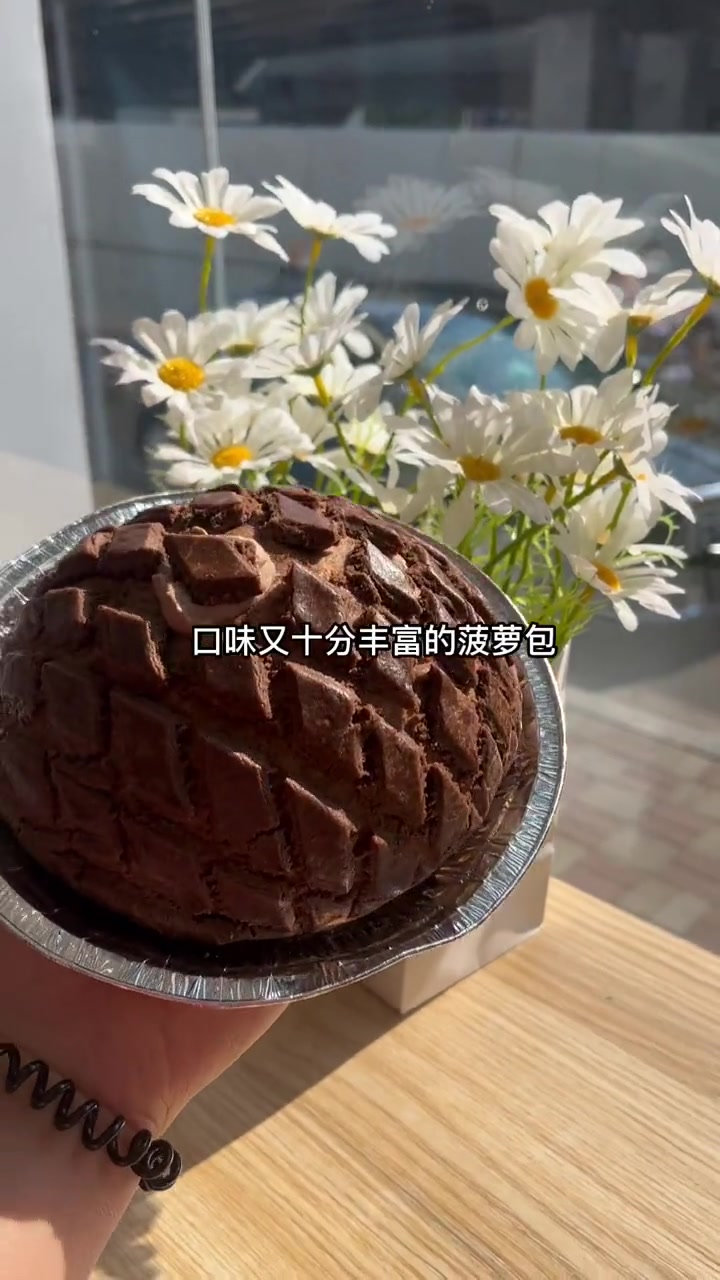 巨蛋来袭 大胃王挑战 爆浆菠萝包 人气蛋糕推荐 太好吃了吧,挑战成功还可以免费或买一送一!