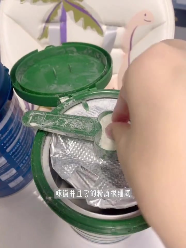 宝宝的第一口辅食应是 高铁米粉 6-9个月建议以米粉为主,9个月以后可以适当添加,这款是我