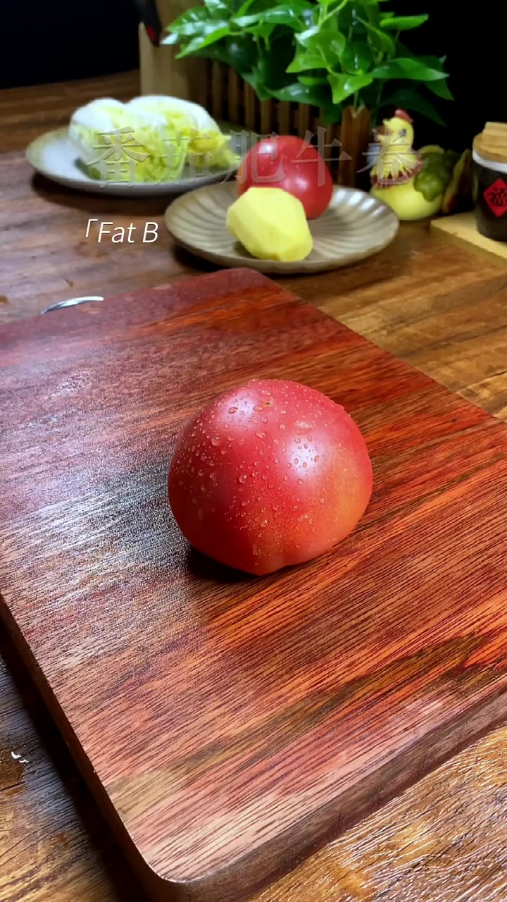 番茄肥牛卷!番茄和肥牛搭配,加上自己喜欢吃的配菜金针菇,娃娃菜,土豆等,美味冲击这味蕾!