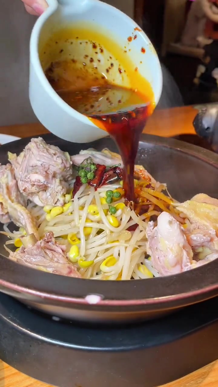 云海肴汽锅鸡,鸡肉软烂入味,鸡汤鲜美 美食专业者联盟 酒旅心动分享官 行家心选 夏日美食我