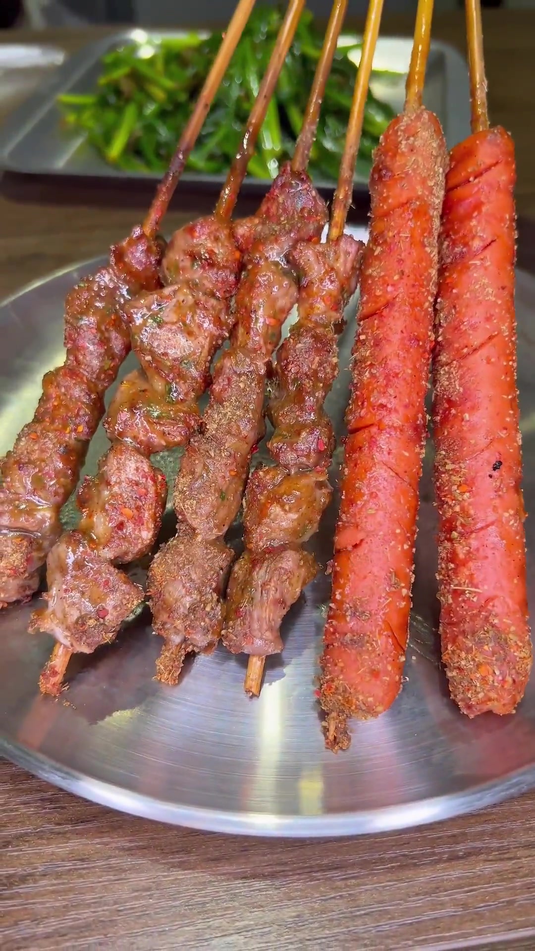 不用去凭祥在南宁也能吃到“高佬毛”的大片牛肉串了,还有凭祥风味的“越式冰饮”,平时朋友聚会
