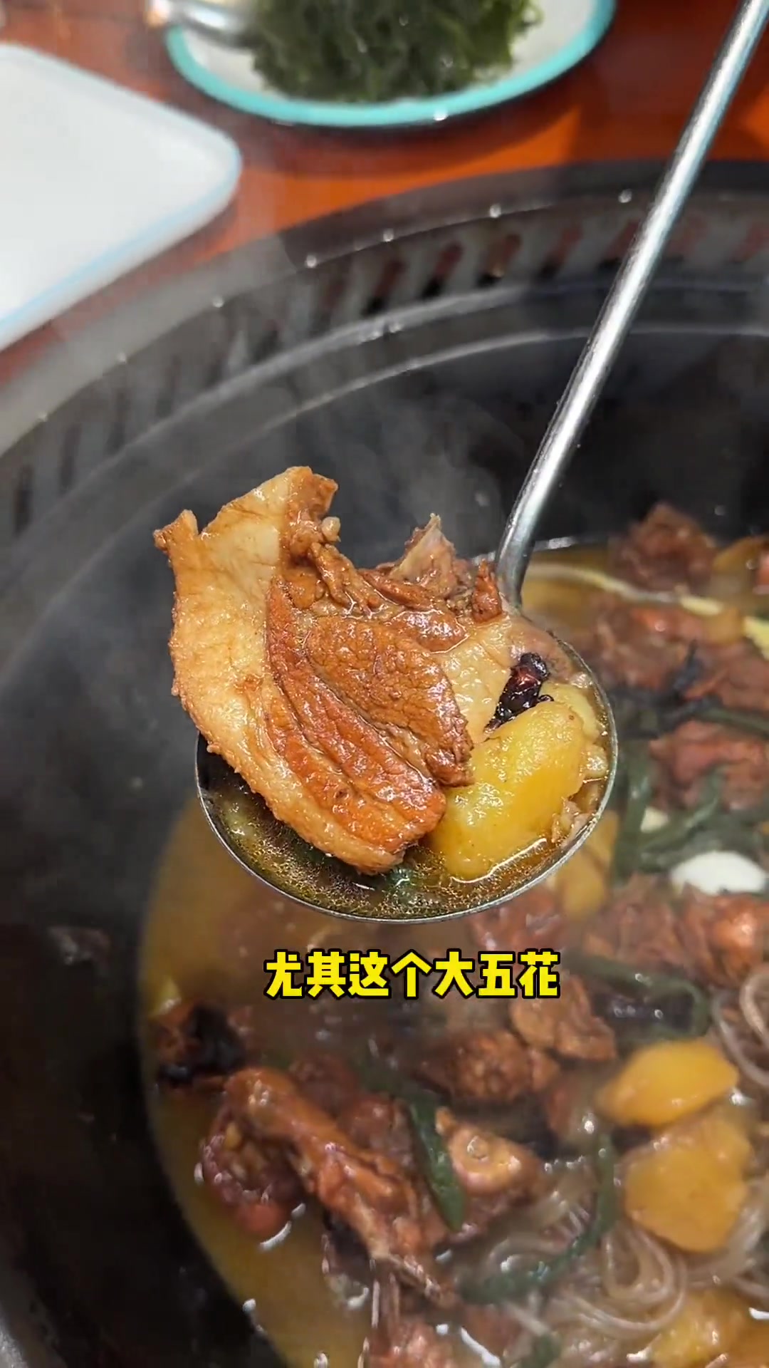 一周吃三次都不够的铁锅炖!1384斤鸡排骨五花配菜玉米饼子!铁锅炖 艾特你的饭搭子请你吃 