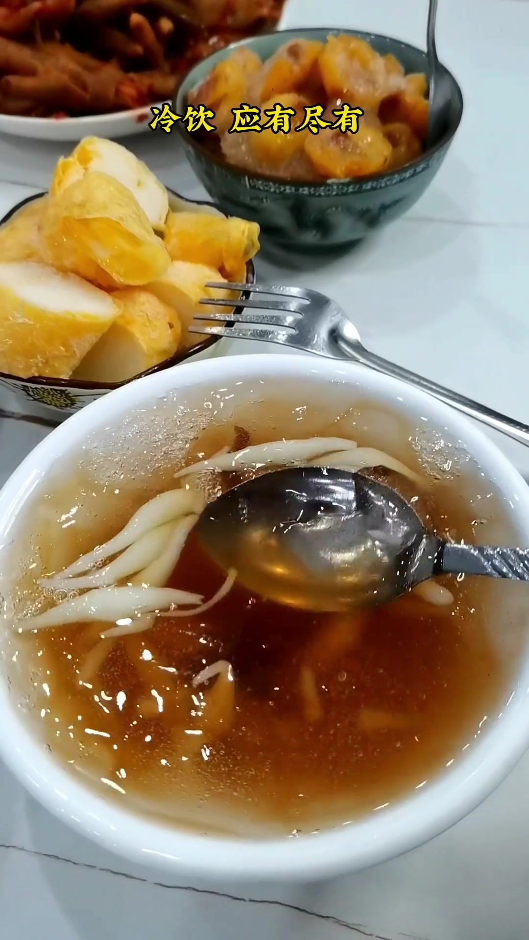 创作灵感 弥勒最不想挣前的老板,一块一串小黄鱼,一块一串牛肉串,同学们,赶快上课去啦 吃喝