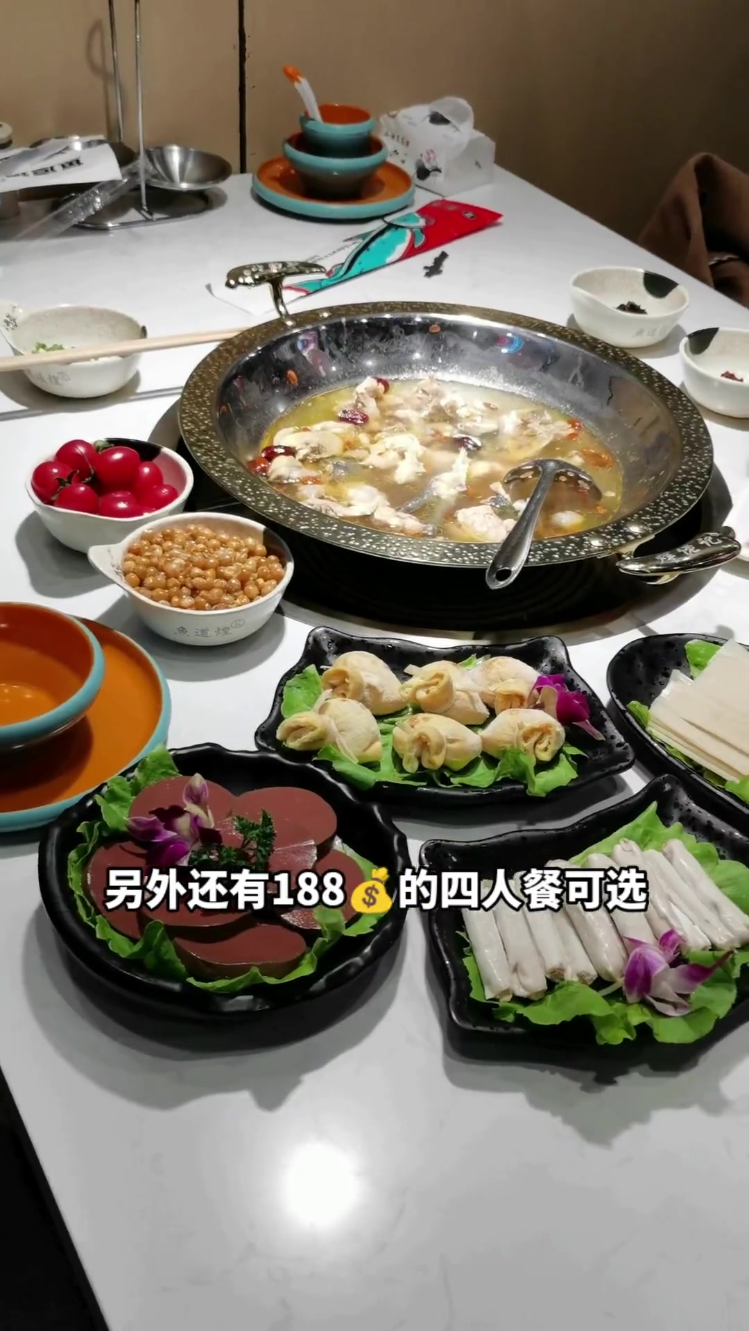 海宁缔艺家园外面新开的这家鱼道煌,百味鸡煲,99开业福利TC,千万不要错过,点击地址领取优