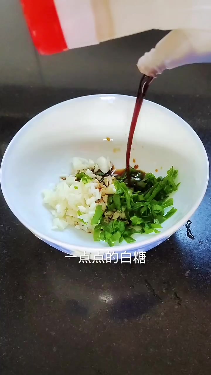 盐焗鸡腿像我这么做鲜香味美简单好做,盐焗鸡粉链接挂在了下方,需要的姐妹去拍吧
