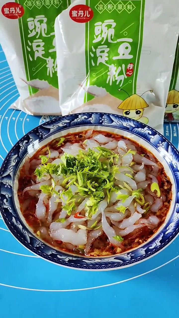 夏季美食凉粉鱼鱼的做法,又到了吃凉鱼鱼的季节了来上一碗冰冰凉凉酸辣开胃