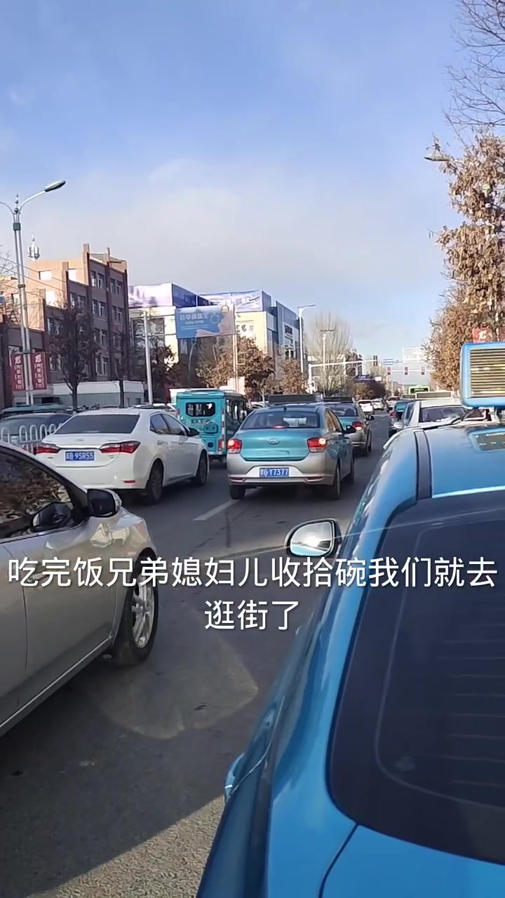 生日快乐,没有生日蛋糕的生日老爸老妈过的却很开心,不是不买,两位老人都是高血糖,小侄子打针