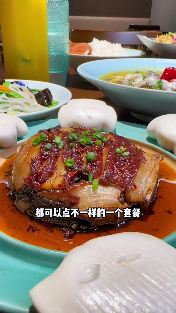 西田城的锦潮馆又上新菜品了,每月换一次,让你每次来吃的都不一样,这次是158元的新套餐,点