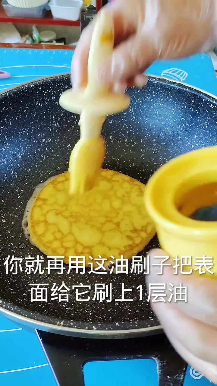大黄米面年糕饼软糯香甜好劲道,大黄米面链接挂在了视频下方喜欢吃的姐妹去拍吧