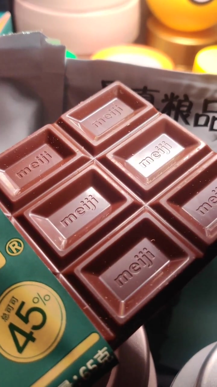 明治黑巧克力,不含代可可脂,口感还不错 来过来尝尝这个 口感特别好 今日分享