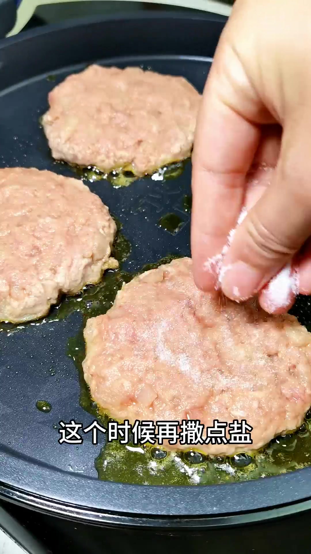 土豆牛肉饼盖浇饭,香迷糊了,一个饭粒都不剩,孩子炫了一大盘