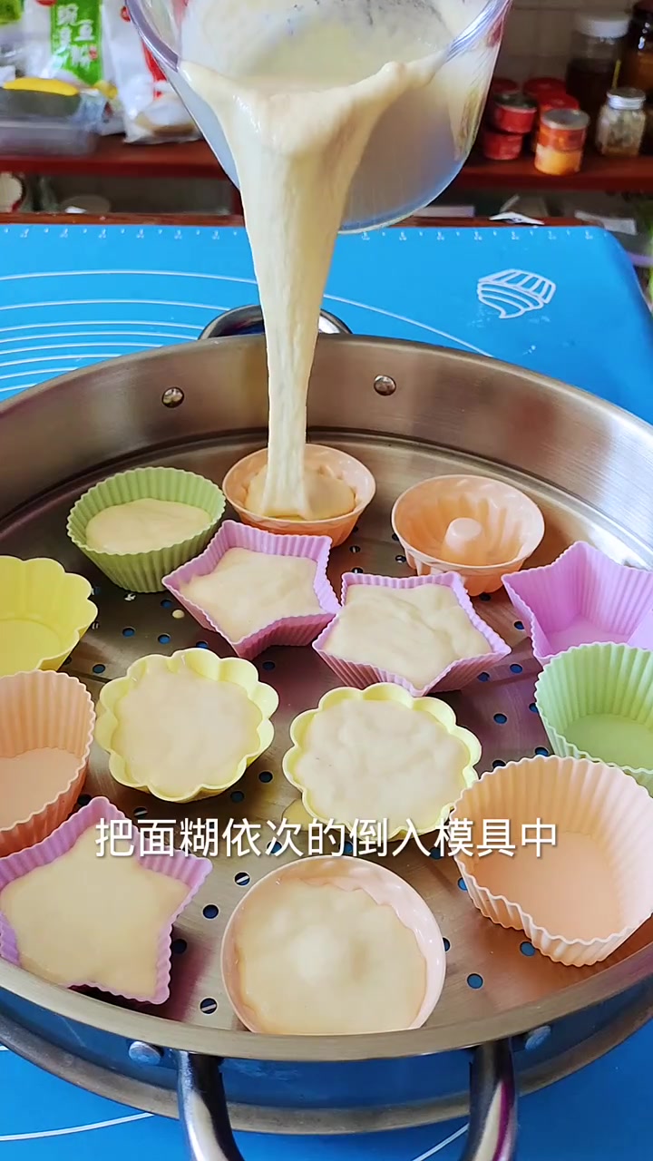 小发糕蓬松暄软比面包都好吃,酵母和硅胶模具小黄车有货需要的姐妹去拍吧