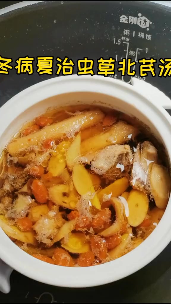 老妈是肺气肿,哮喘病二十几年,这个汤基本每周喝几次,虽然她不舍得,我还是坚持经常炖给她喝。