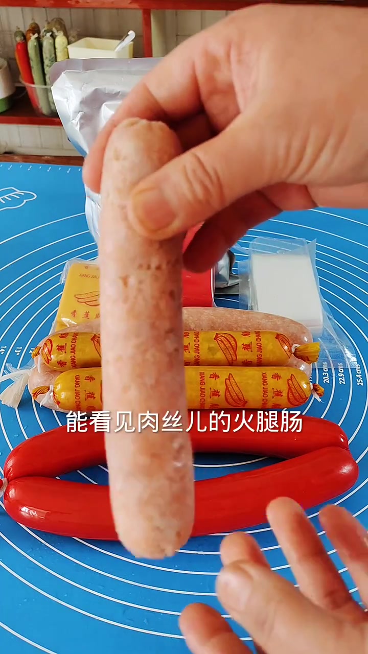 自己做的火腿肠干净卫生吃着放心,肠衣灌肠器调料小黄车有货需要的姐妹去拍吧