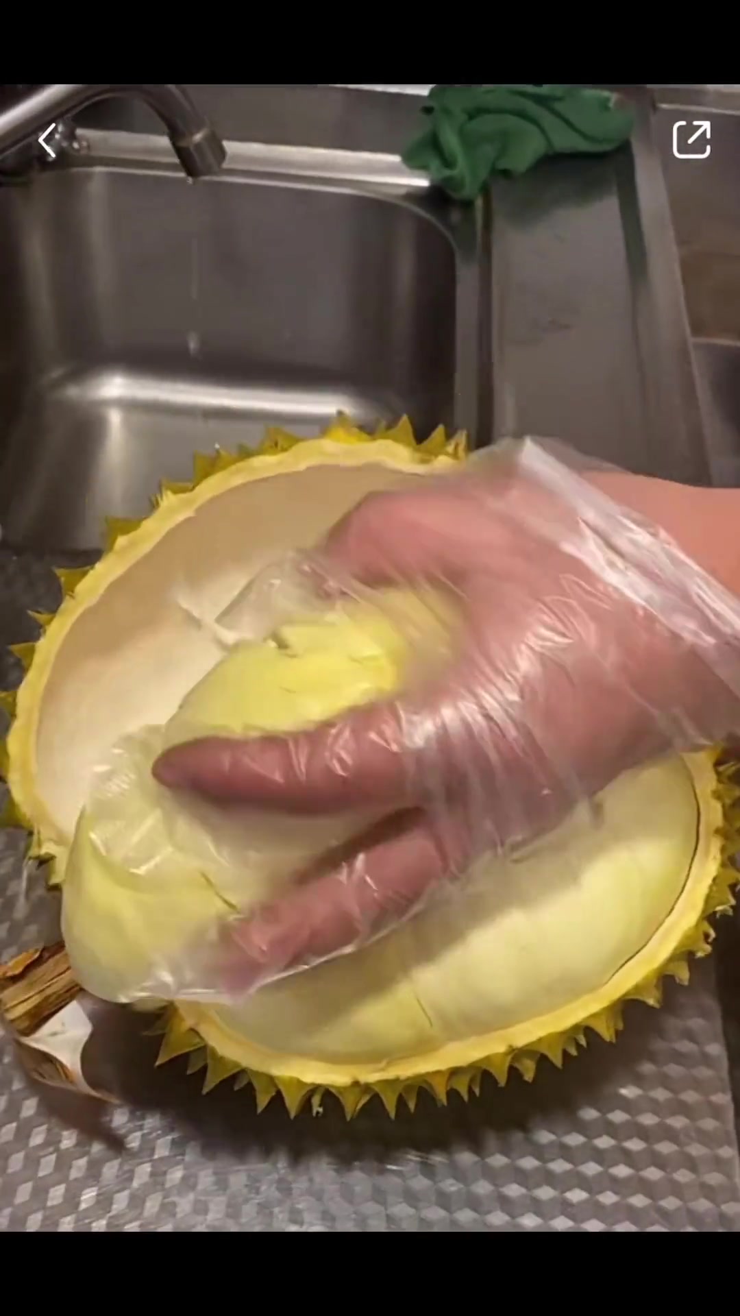 百果园这个去核冷冻榴莲肉真是无敌啦!三种吃法:第一种是解冻直接吃贼啦香,第二种是半解冻吃起