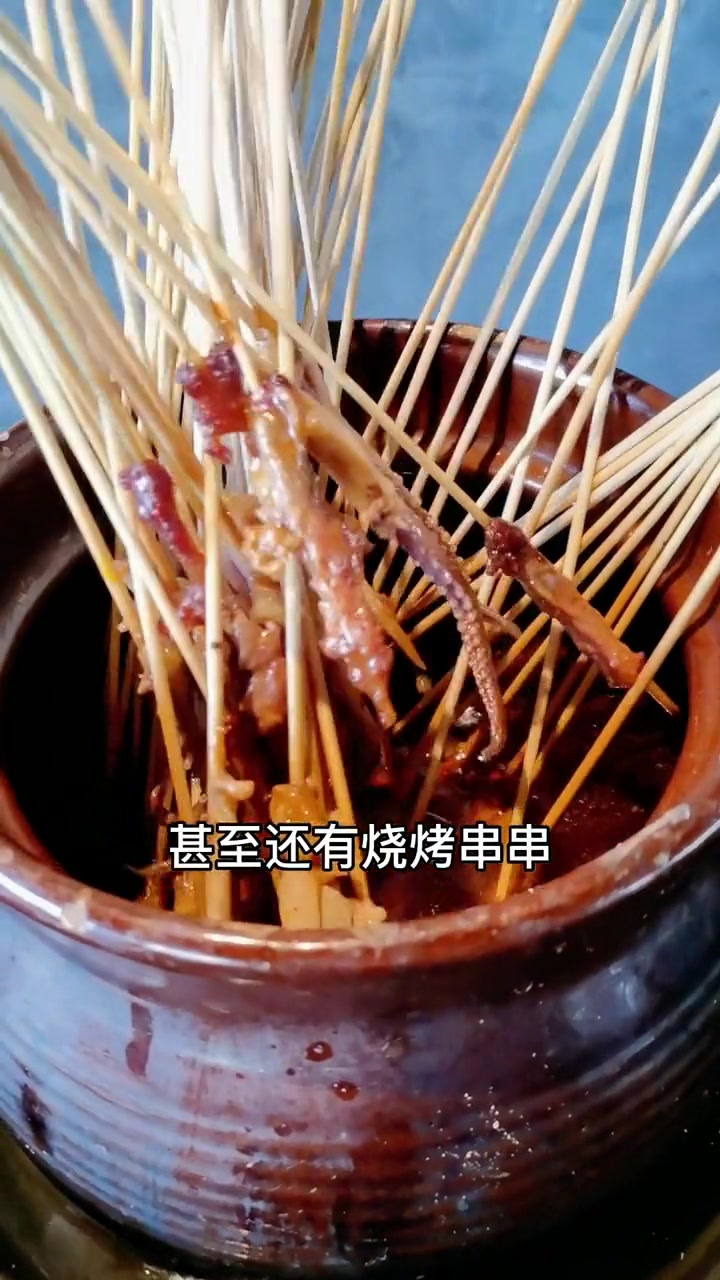 万豪下午茶丨28楼俯瞰卢浦大桥美景 坐标:绿地万豪 地址:上海市黄浦区江滨路99号绿地万豪