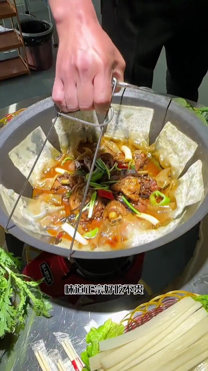 好吃的铁锅柴鸡来喽 心动五一 为五一假期准备512g的胃 吃喝玩乐在郑州 艾特你的饭搭子请