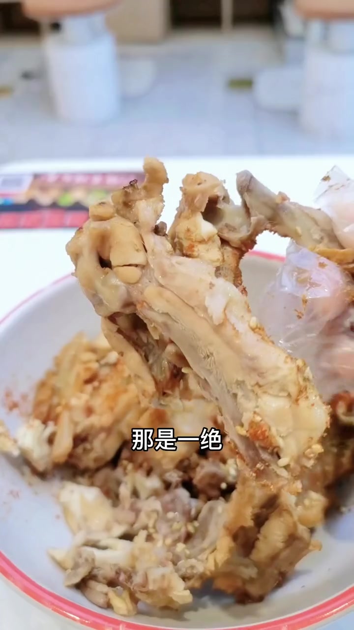 吾妈酸菜水饺丨东北妈妈包酸菜水饺是一绝 在上海好久没吃到手工水饺了,这家位于长宁大融城的吾