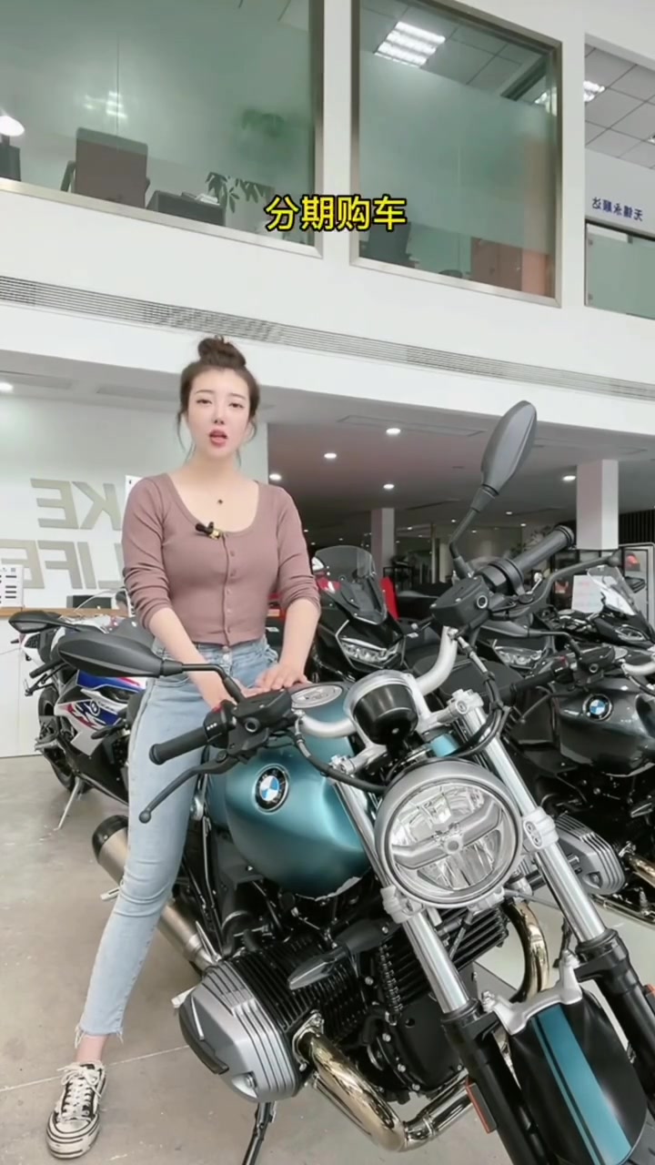 复古街车 拿铁水鸭蓝 让骑行成为一种生活 宝马摩托车 女骑 机车小姐姐